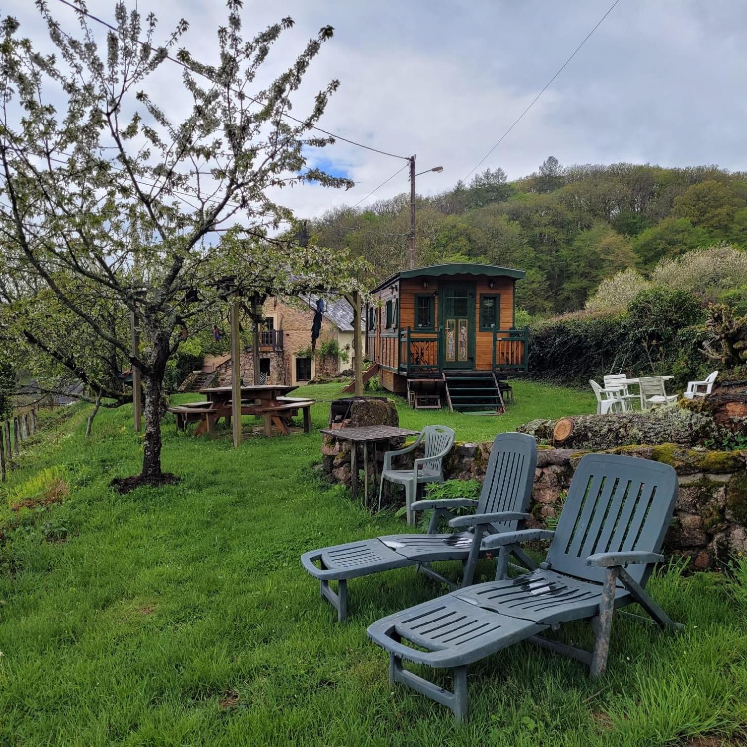 Roulotte Maisonthiers Blanot  외부 사진